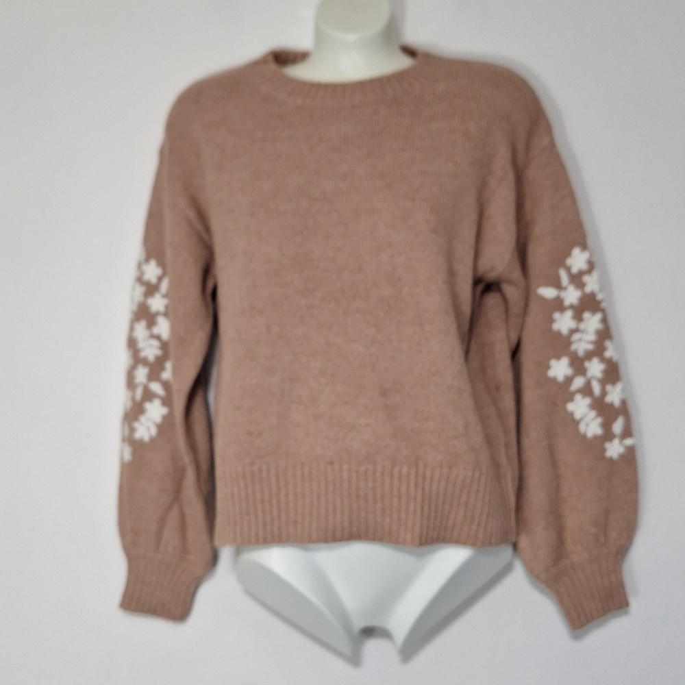 Francesca's Carry Sweater with White Floral Details - Picture 3 of 10